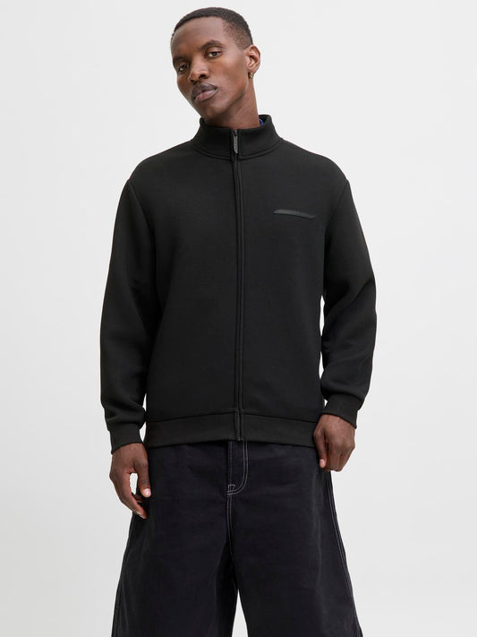 model_shot-front
