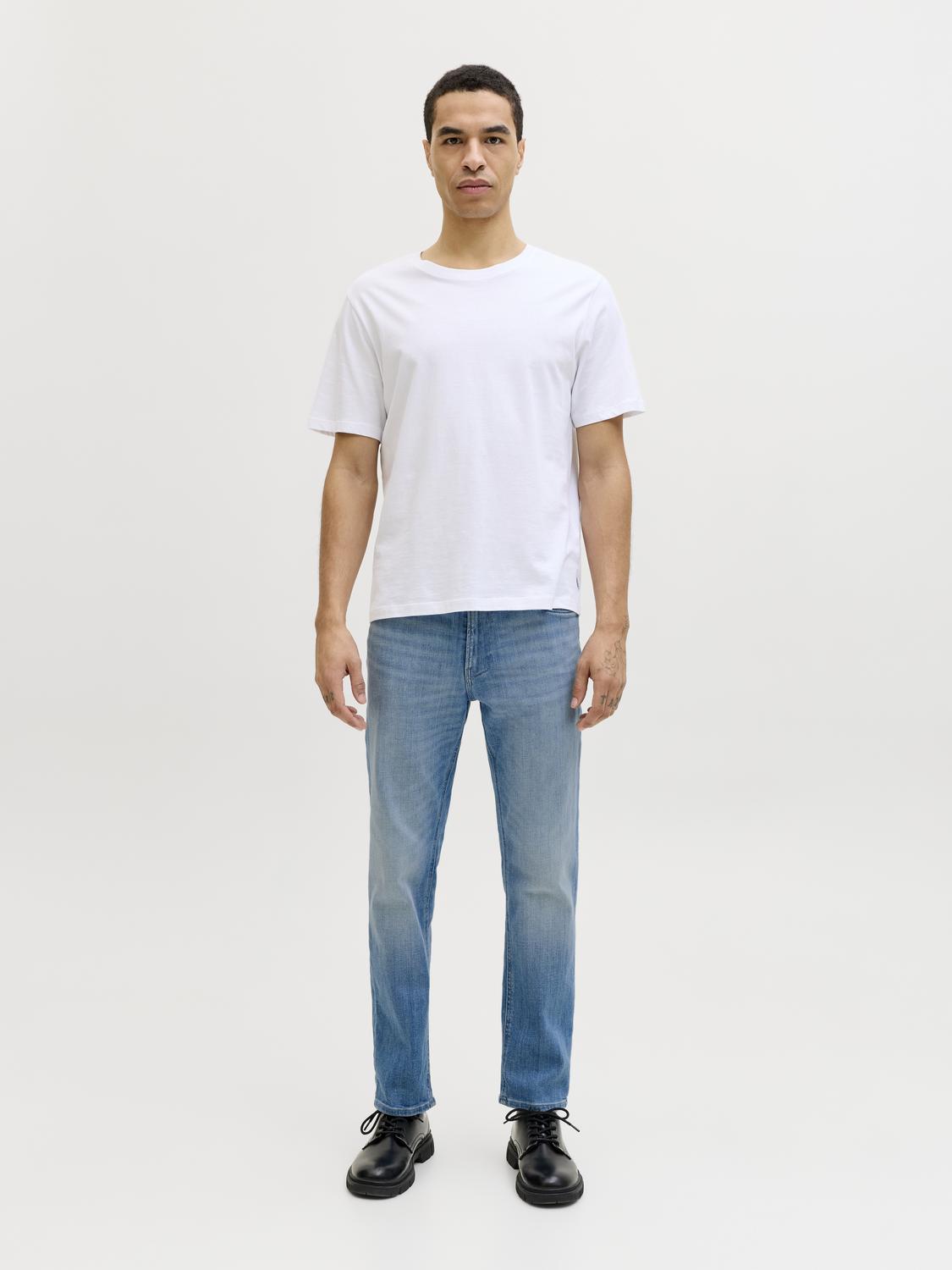 model_shot-front_full