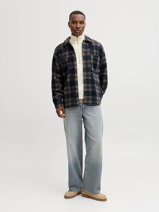 model_shot-front_full