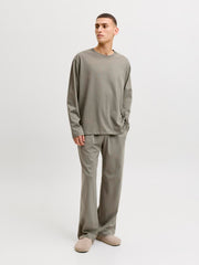 model_shot-front_full