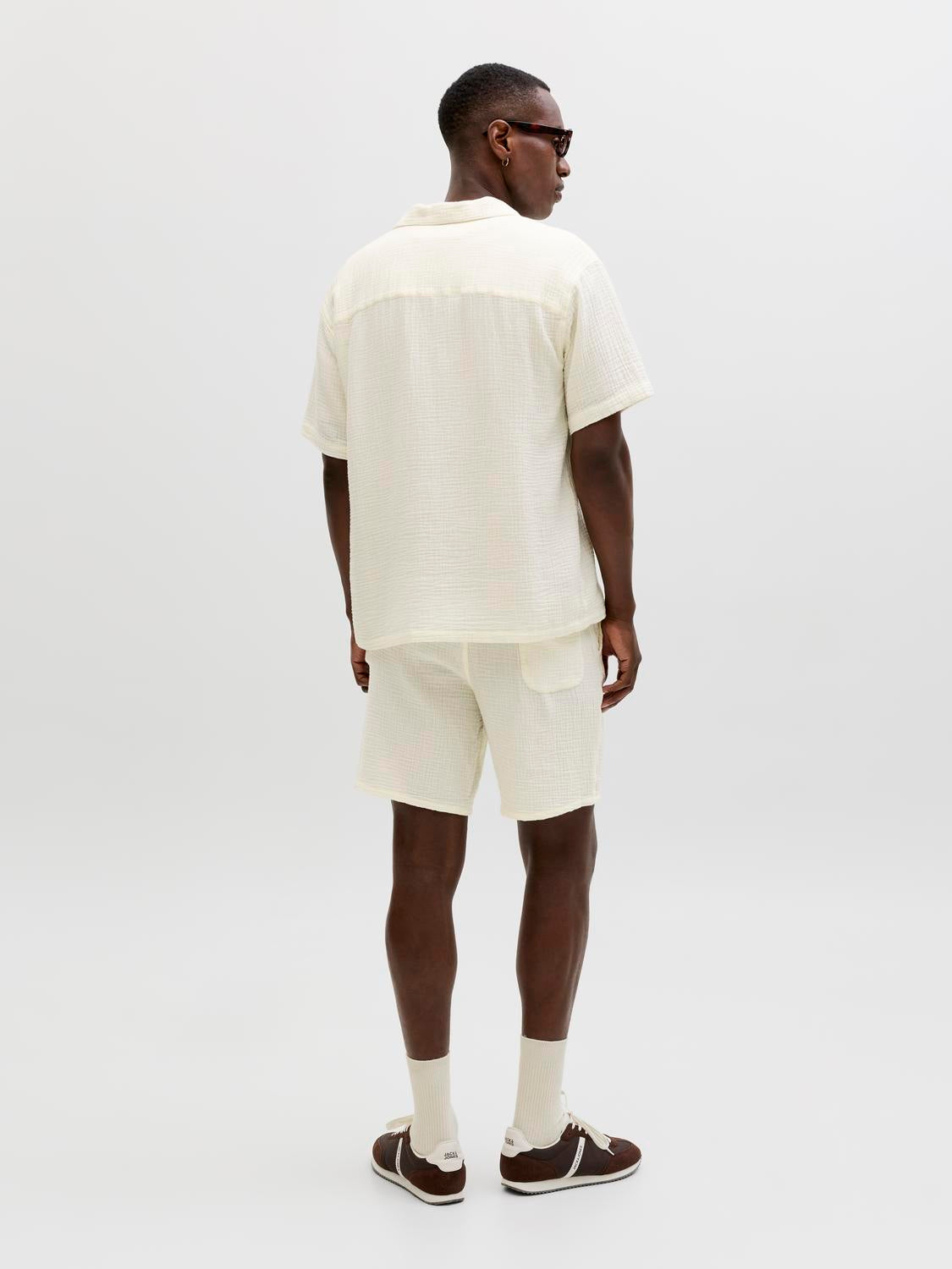 model_shot-back