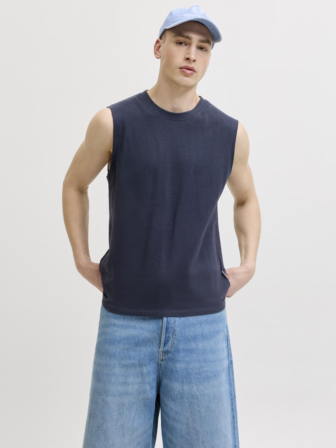 model_shot-front