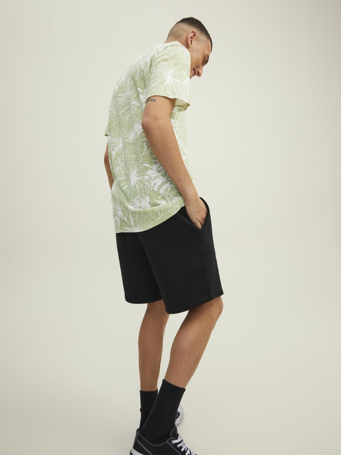 model_shot-creative