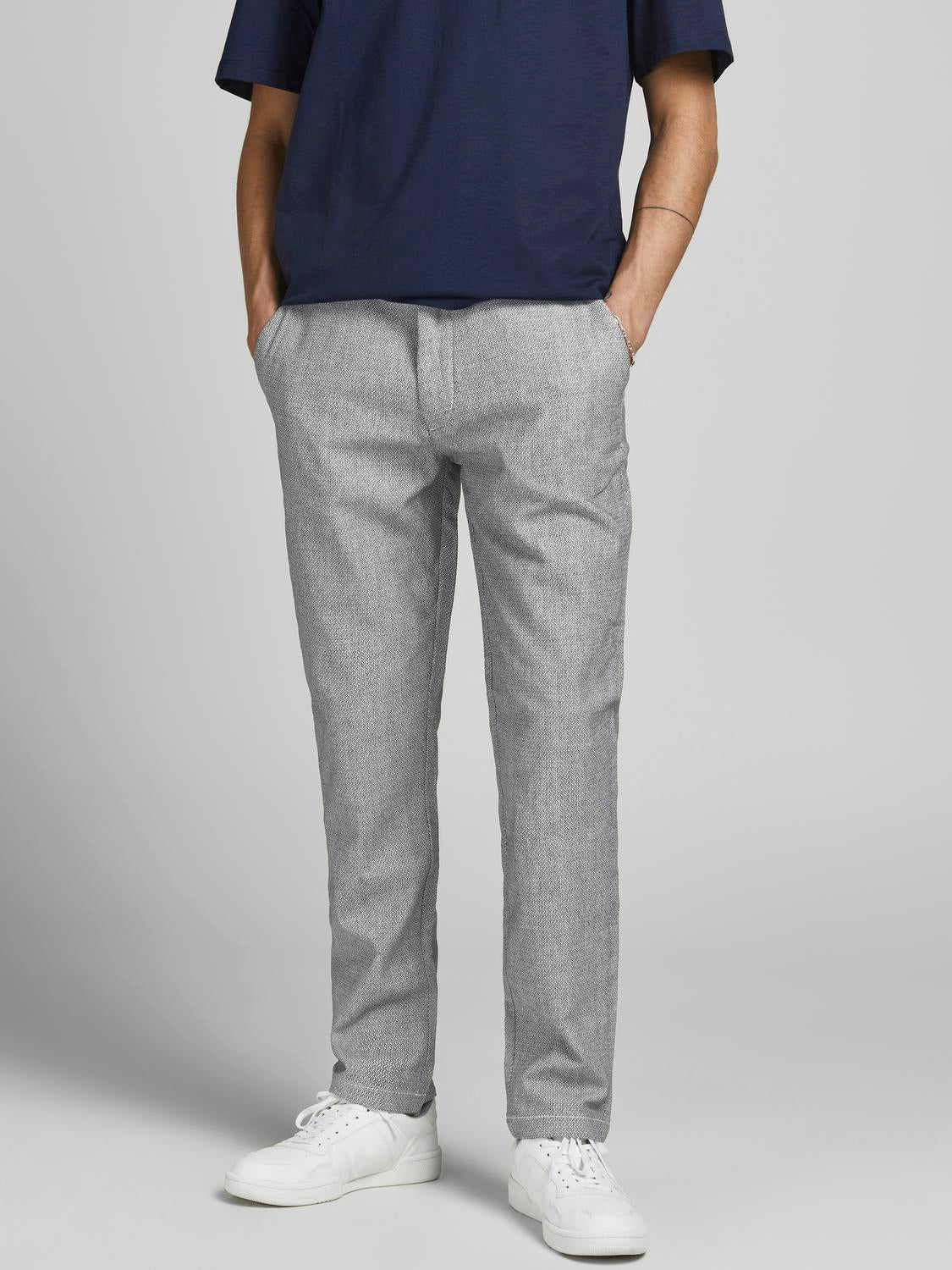 model_shot-front