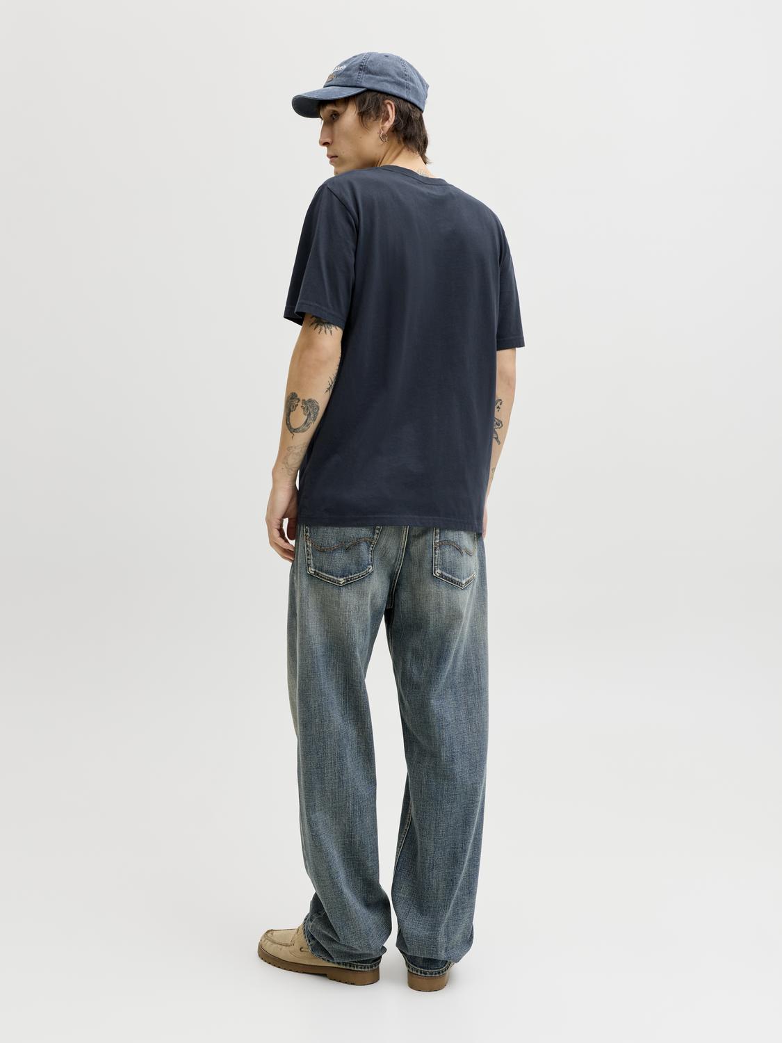 model_shot-back