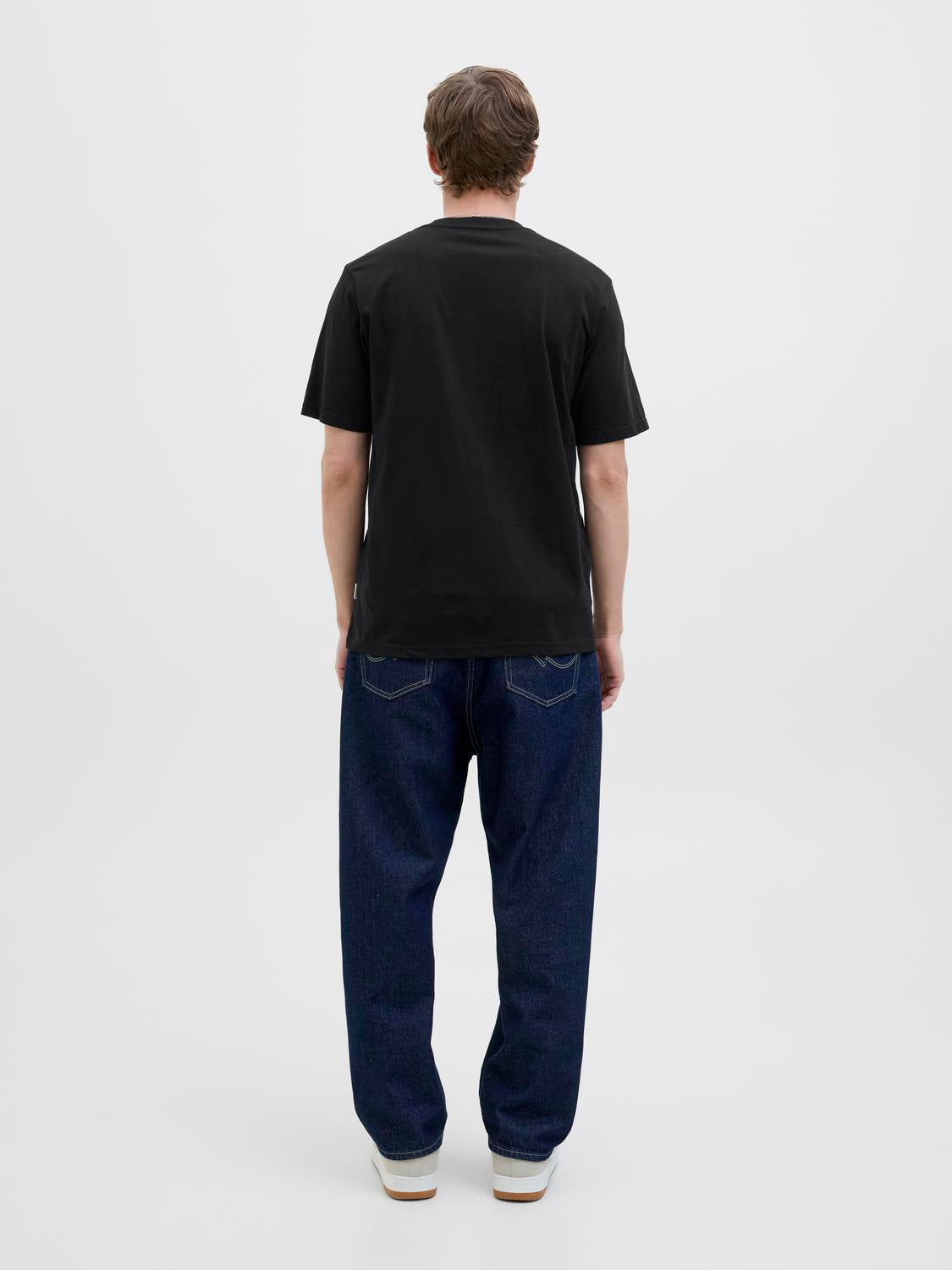 model_shot-back