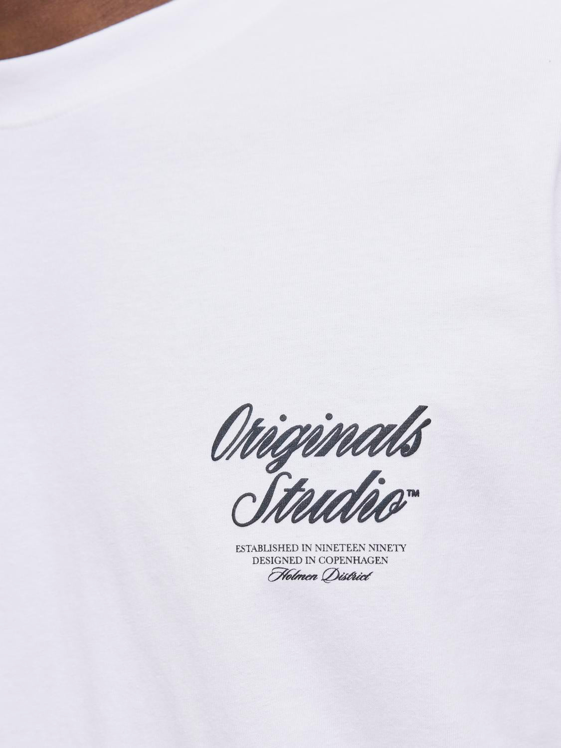 تكبير لتفاصيل الطباعة الخلفية "Originals Studio"