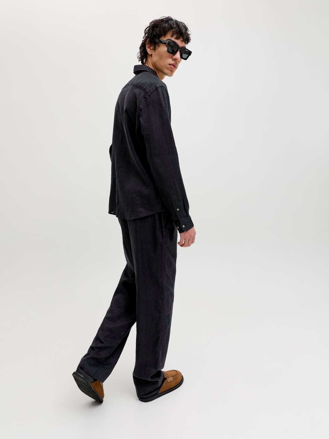 model_shot-creative