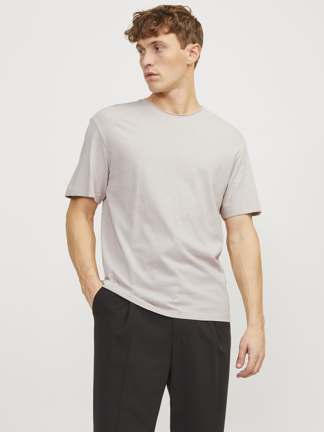 model_shot-front