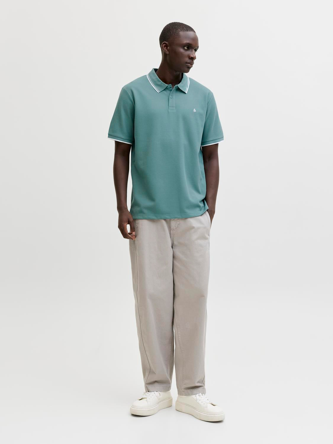 model_shot-front_full