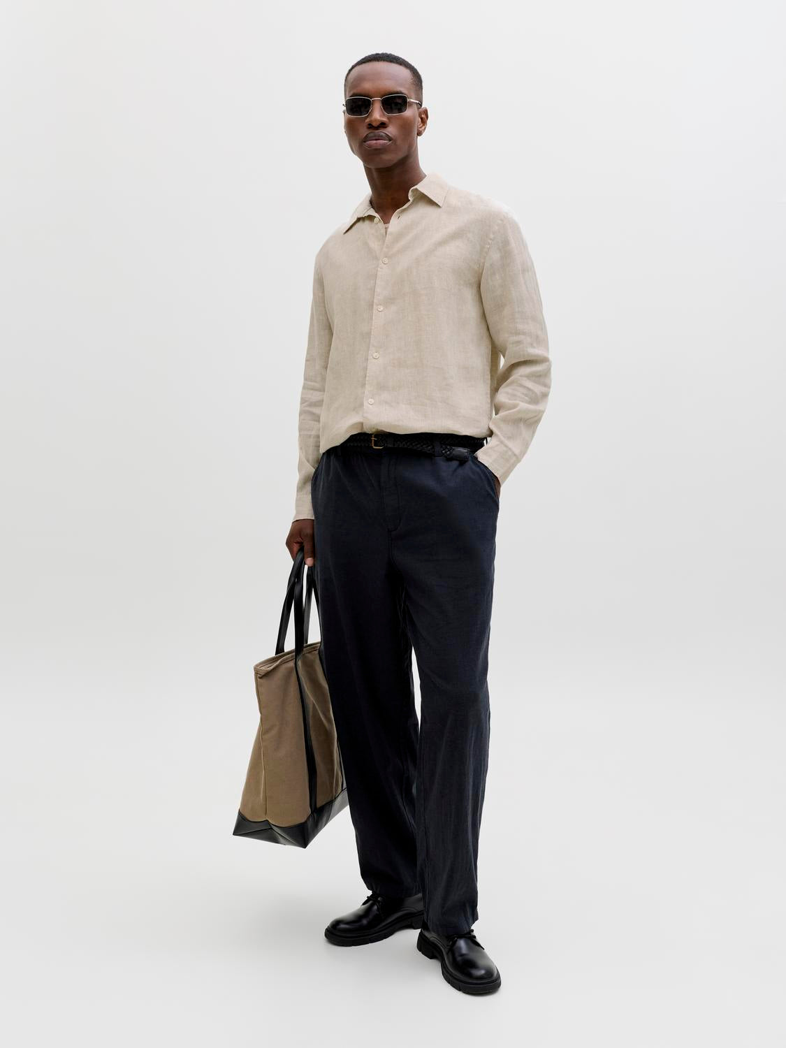model_shot-front_full