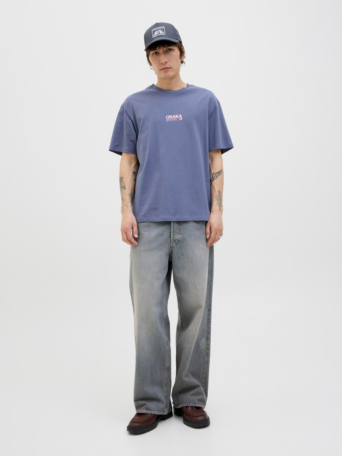model_shot-front_full