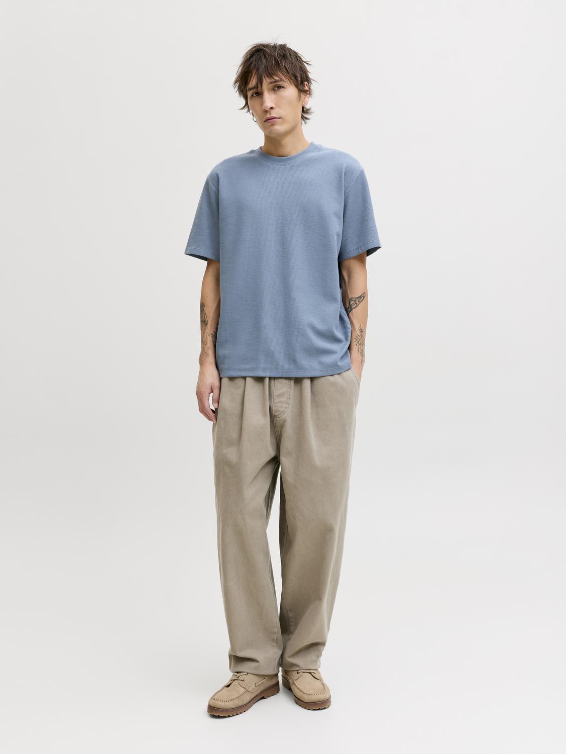 model_shot-front_full