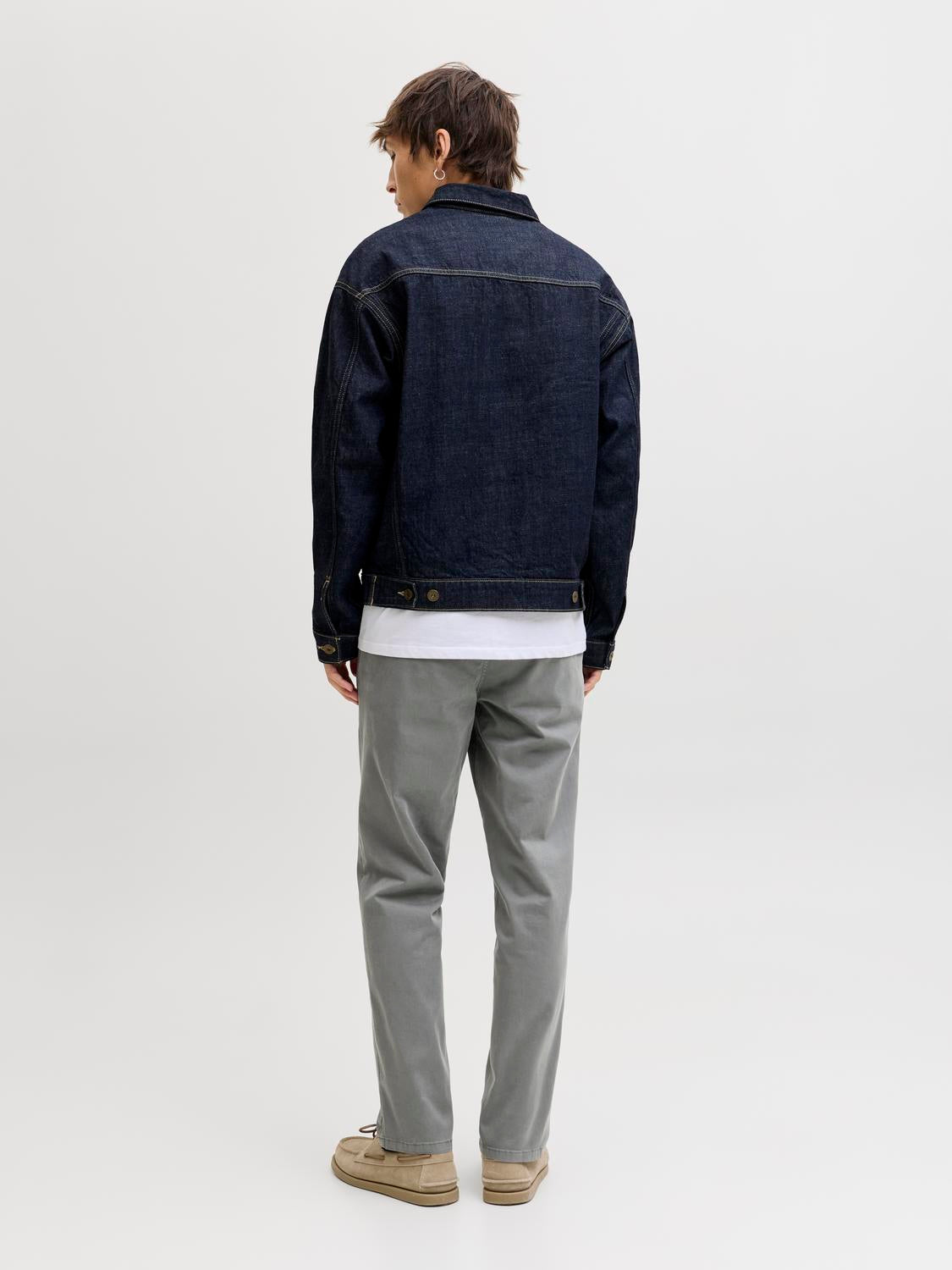 model_shot-back