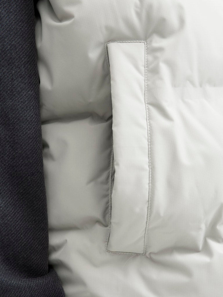 سترة بدون أكمام جاك اند جونز 