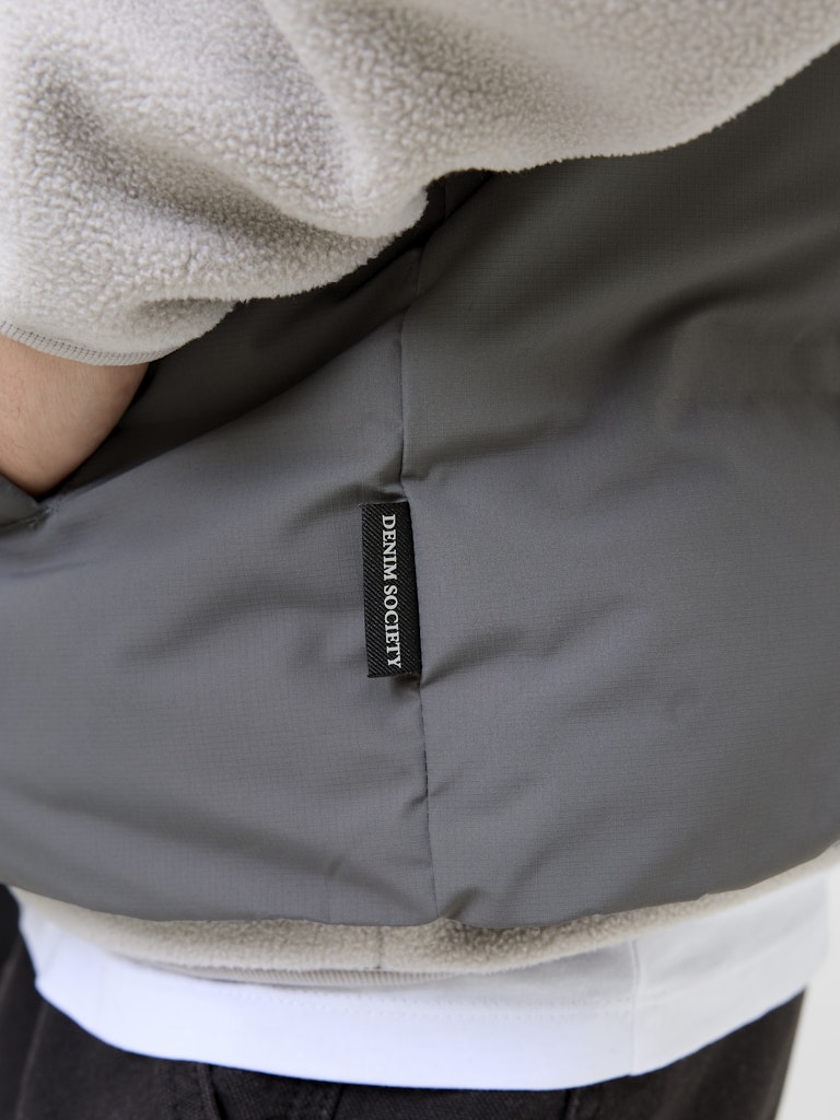 تفاصيل الخياطة والجنب