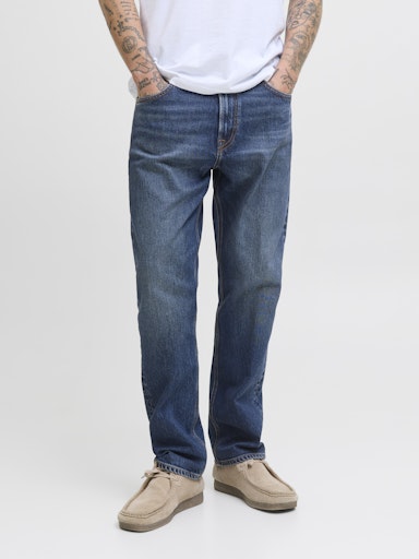 تفاصيل القماش والإغلاق الأمامي