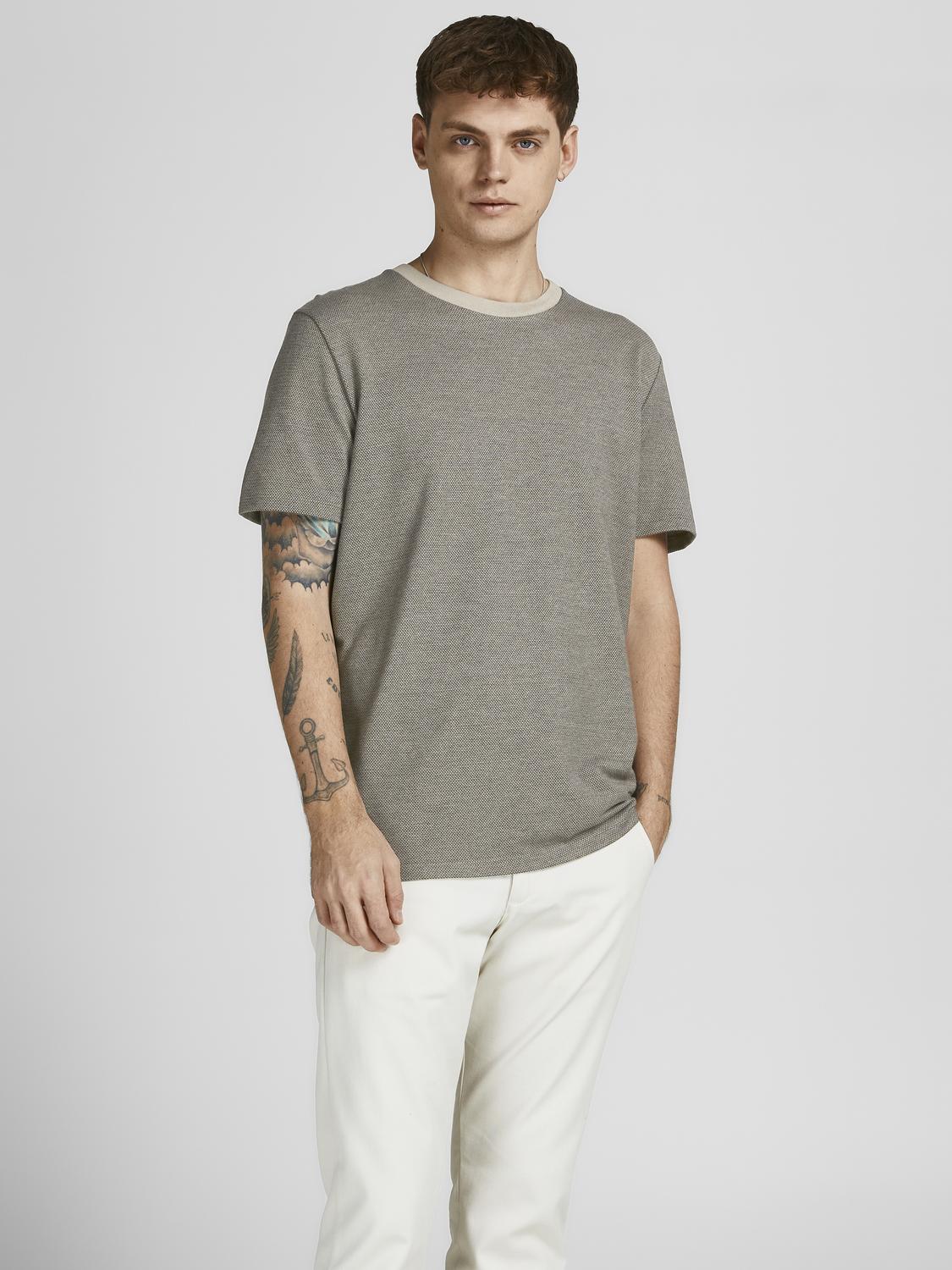 model_shot-front