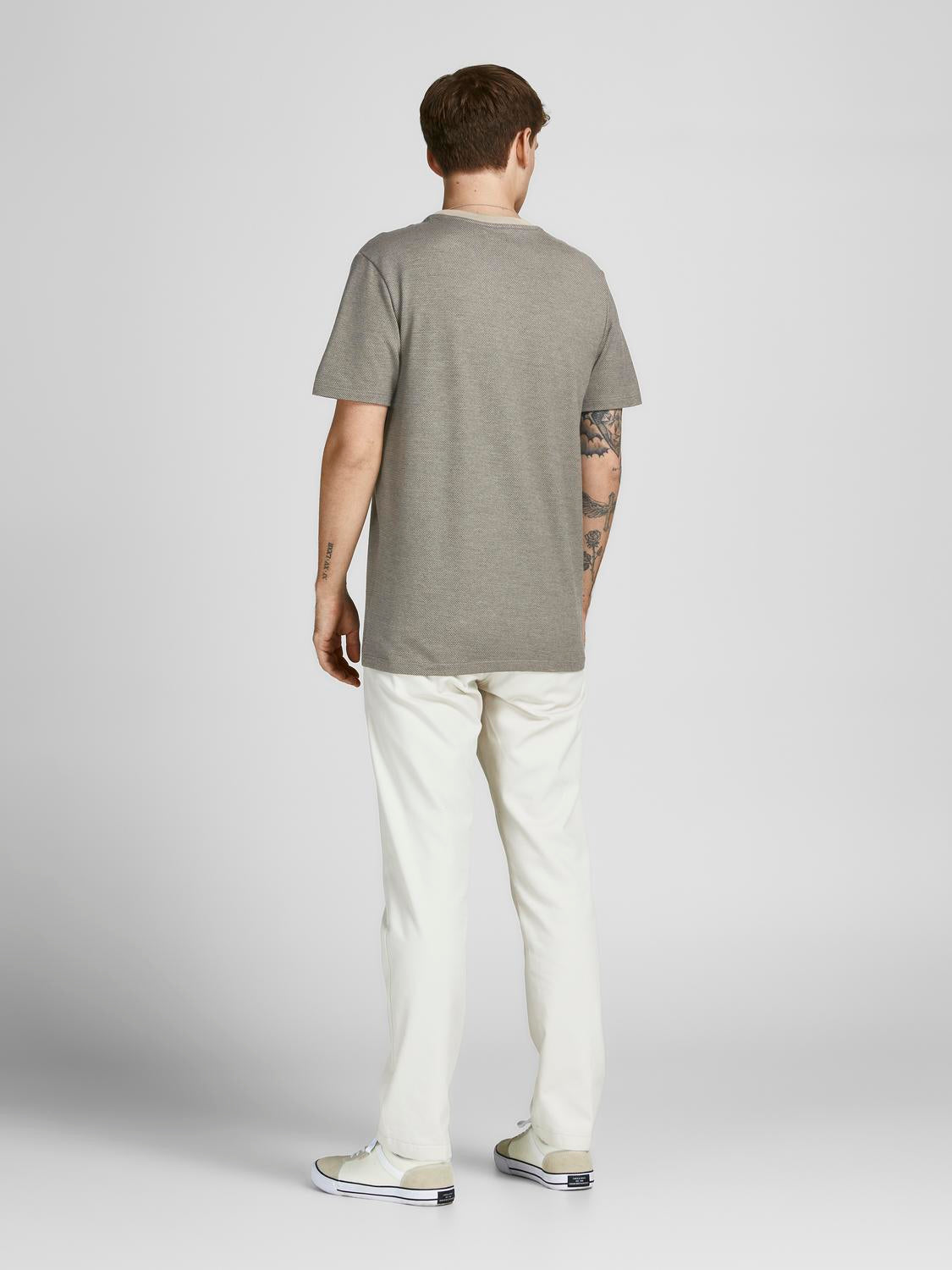model_shot-back