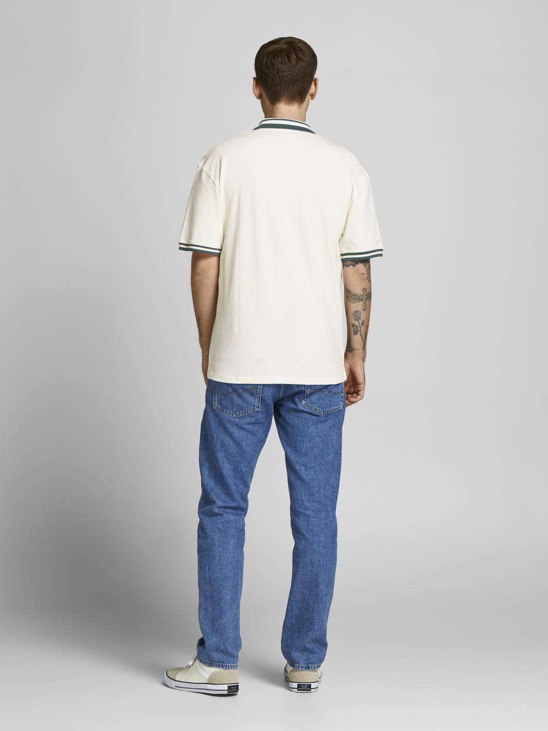 model_shot-back