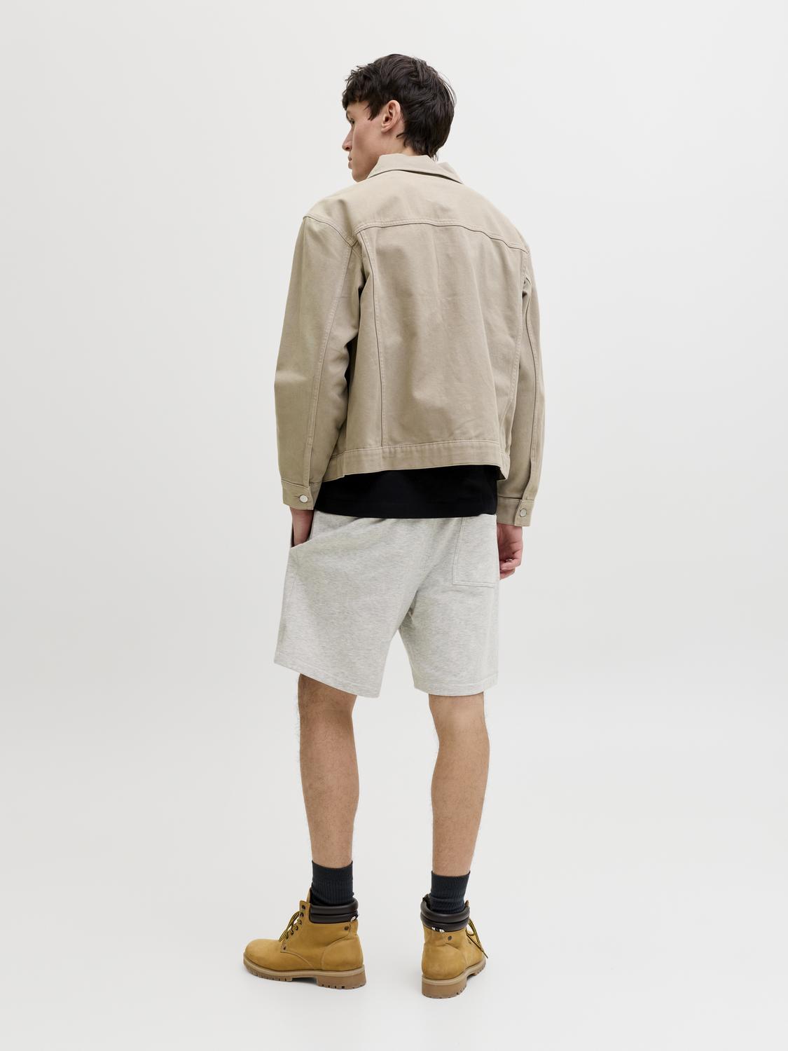 model_shot-back