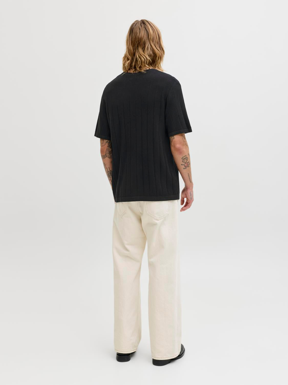 model_shot-back