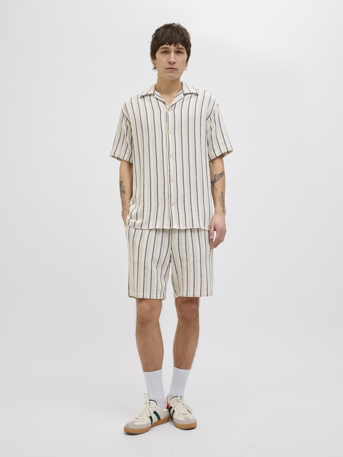 model_shot-front_full