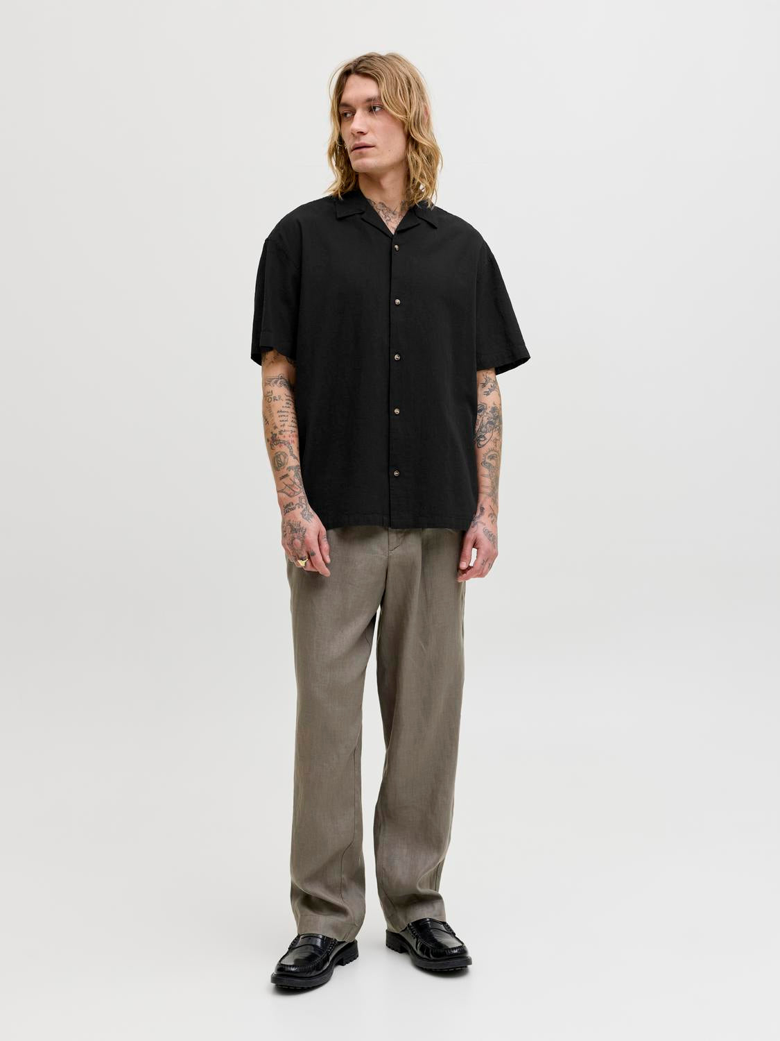 model_shot-front_full