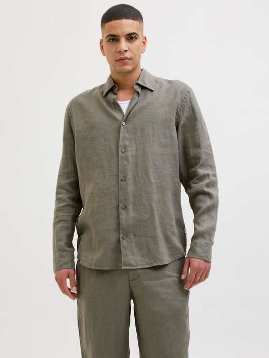 model_shot-front
