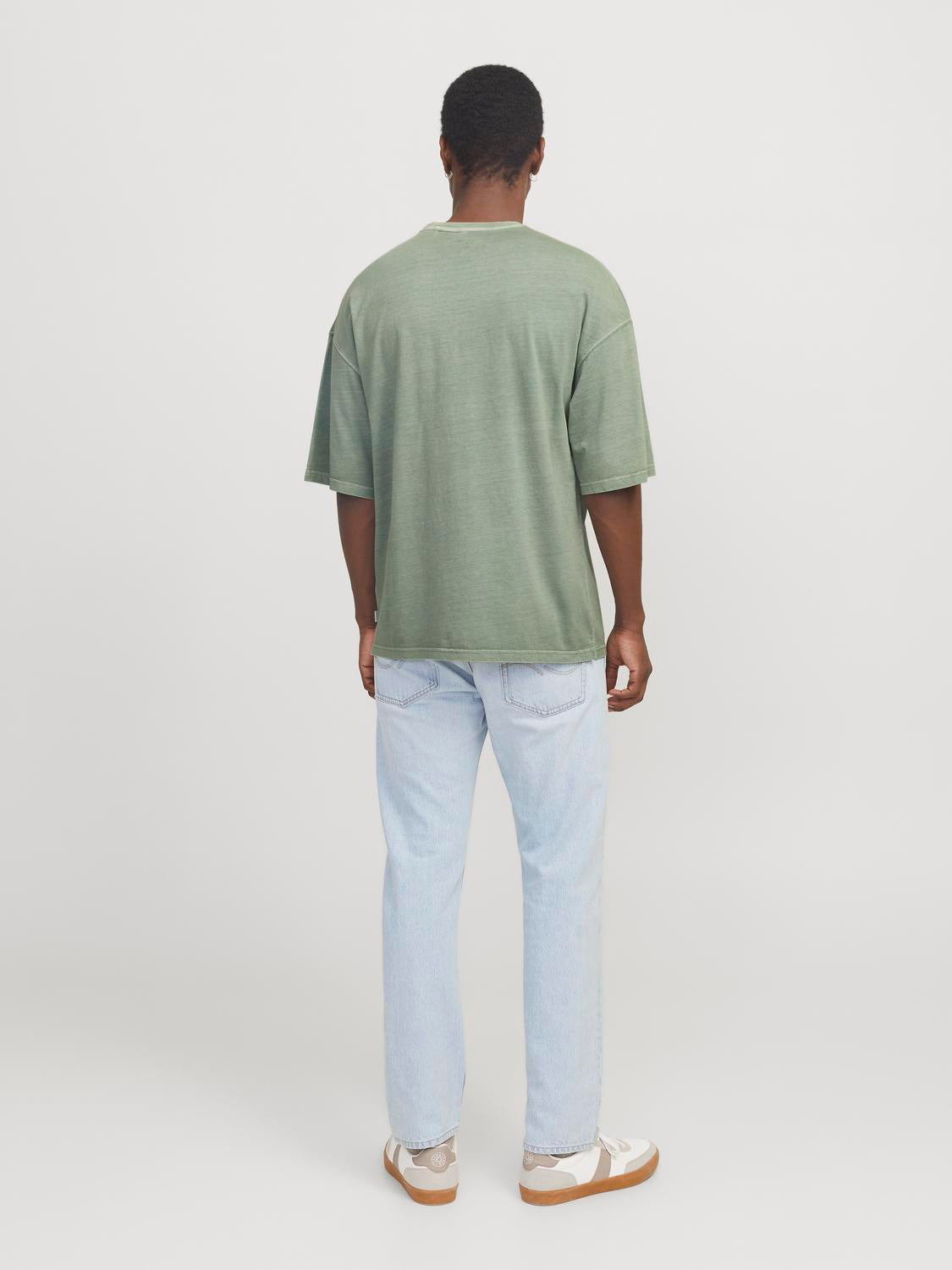 model_shot-back
