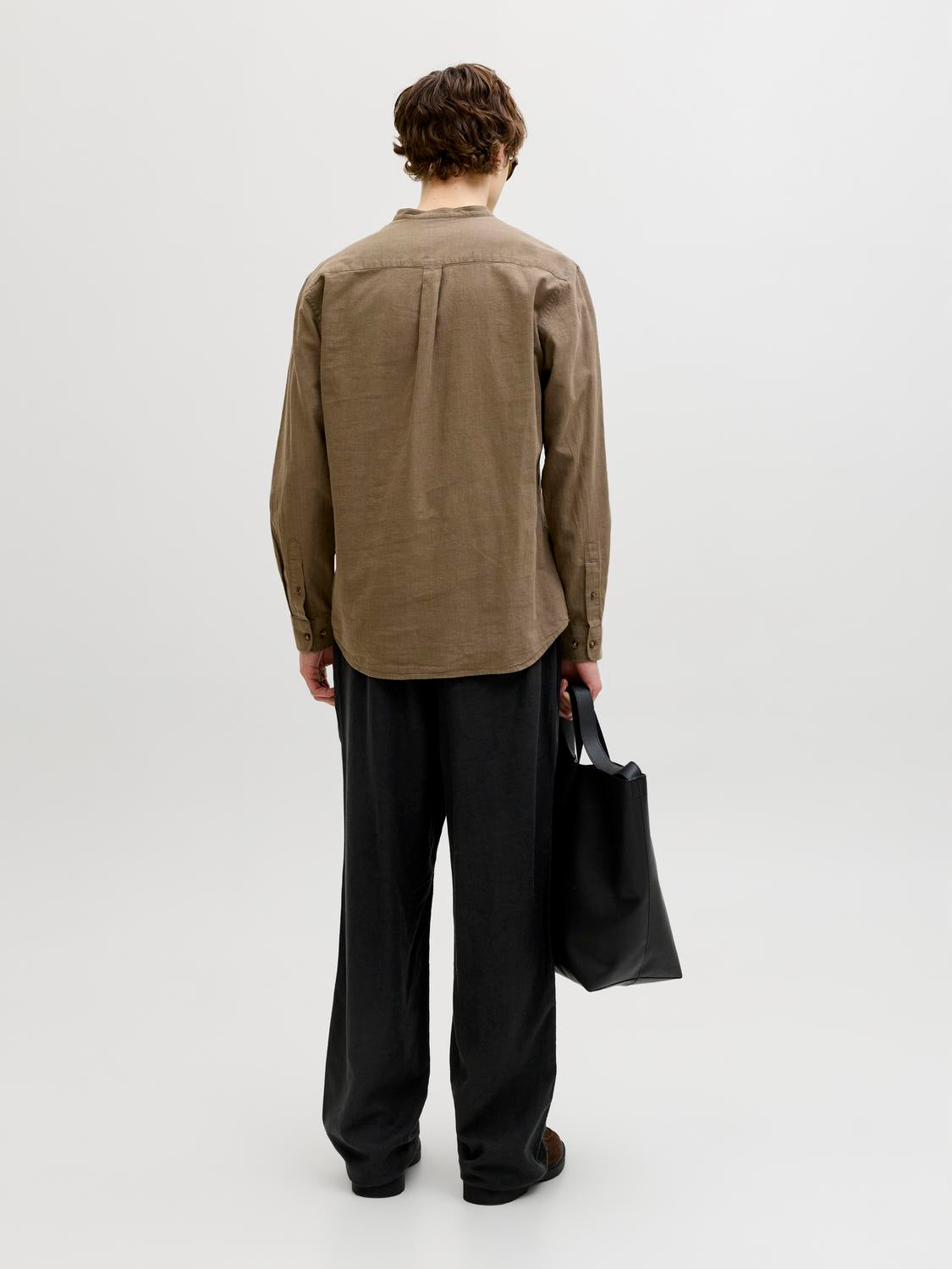 model_shot-back