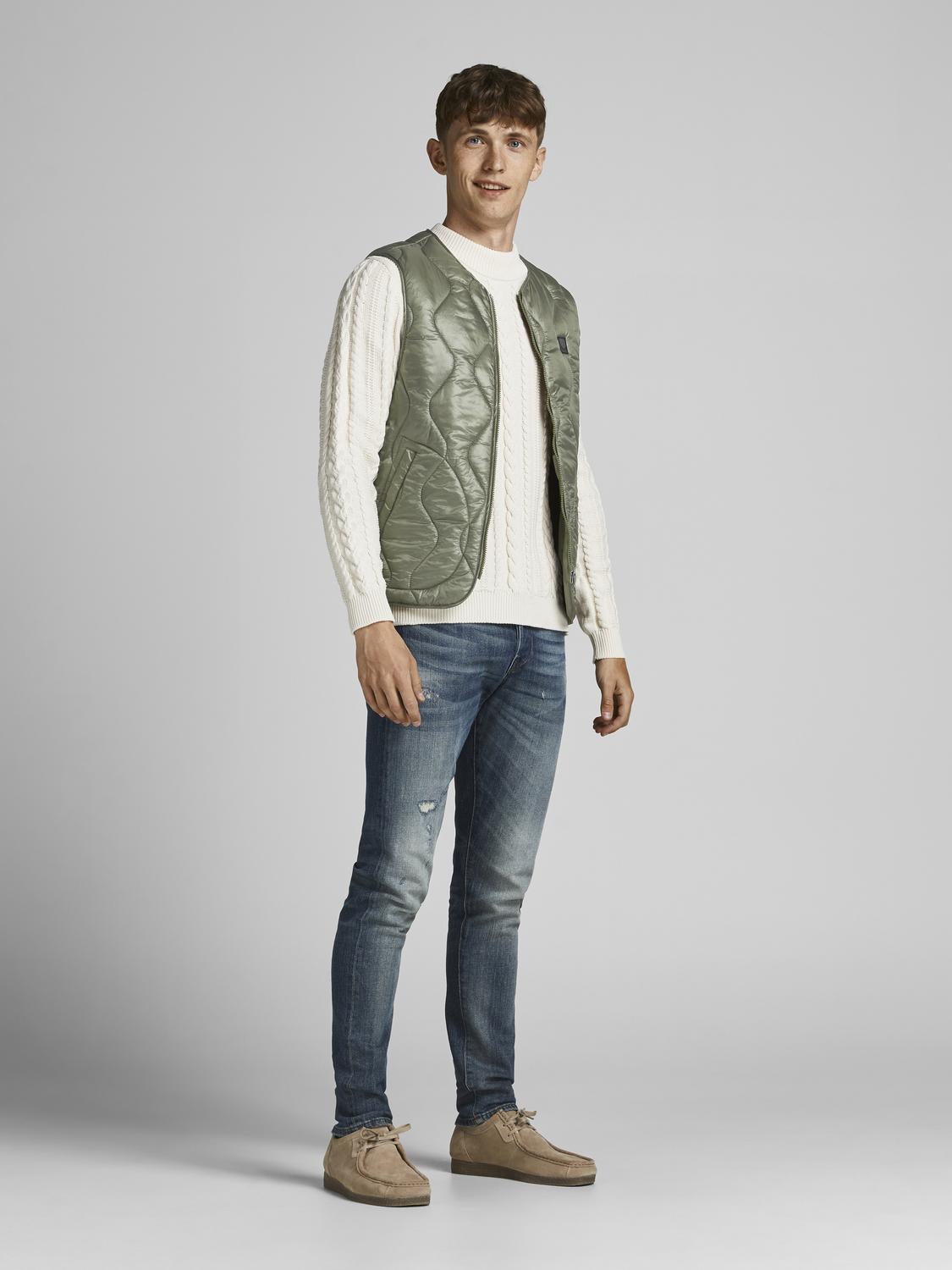 model_shot-front_full