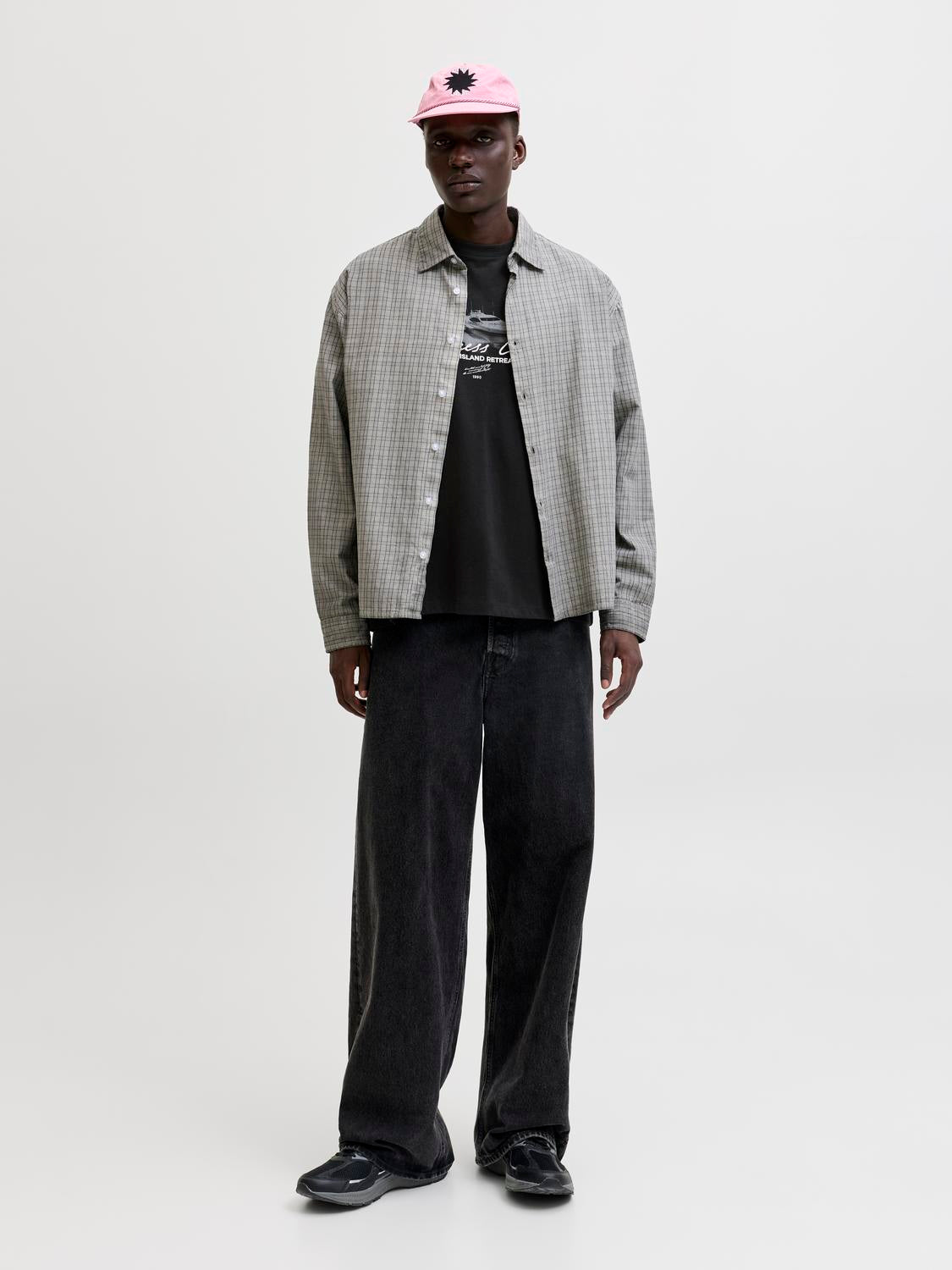model_shot-front_full