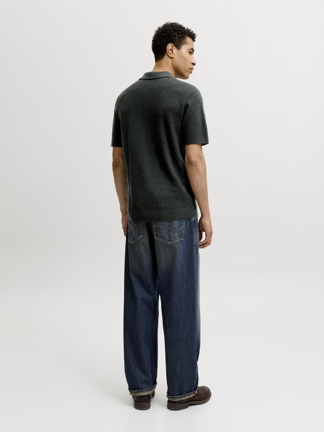 model_shot-back