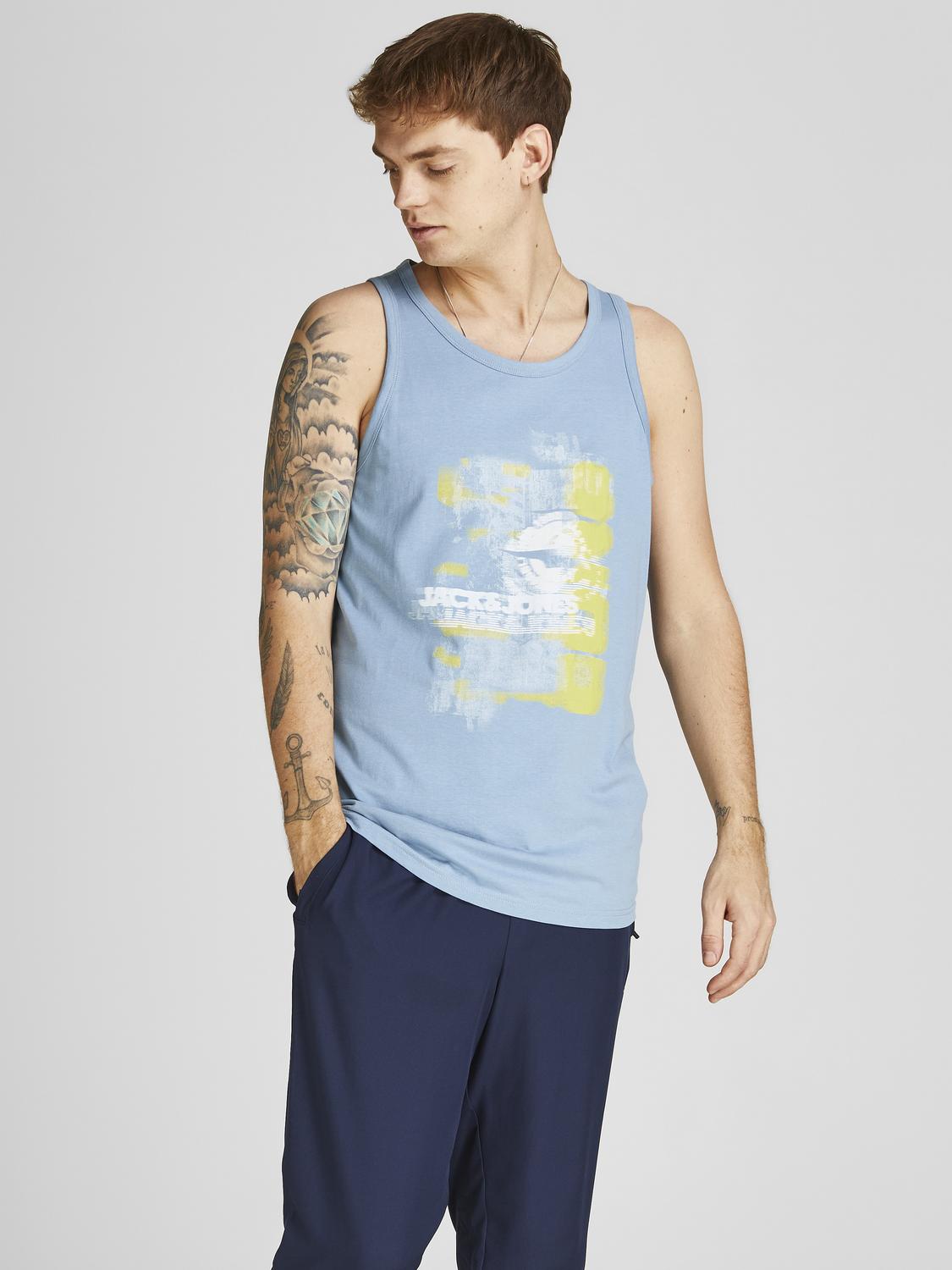 model_shot-front