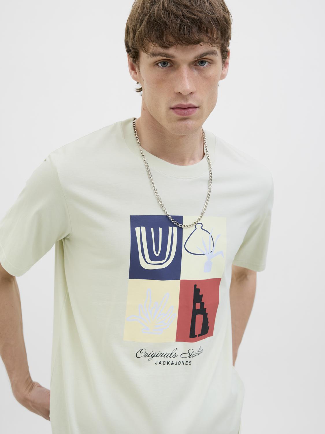 model_shot-creative