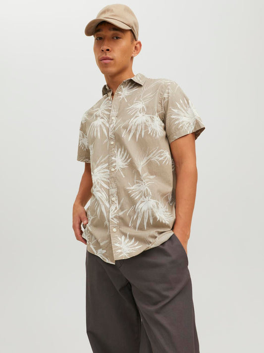 model_shot-front