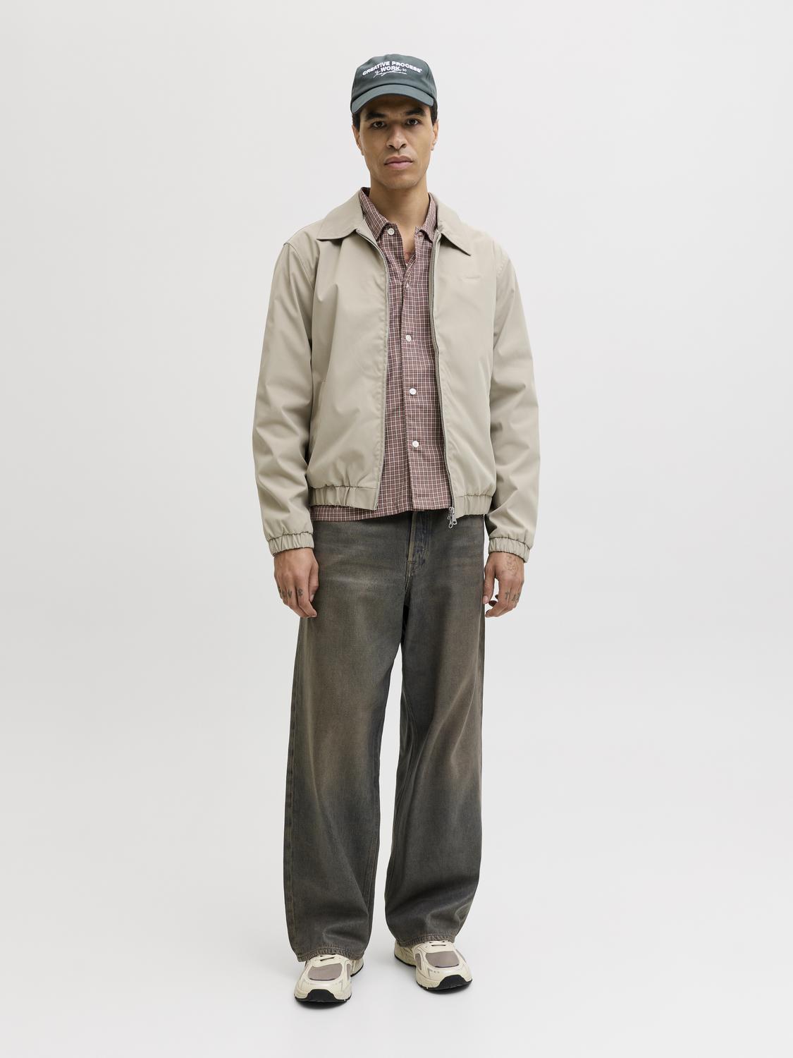 model_shot-front_full