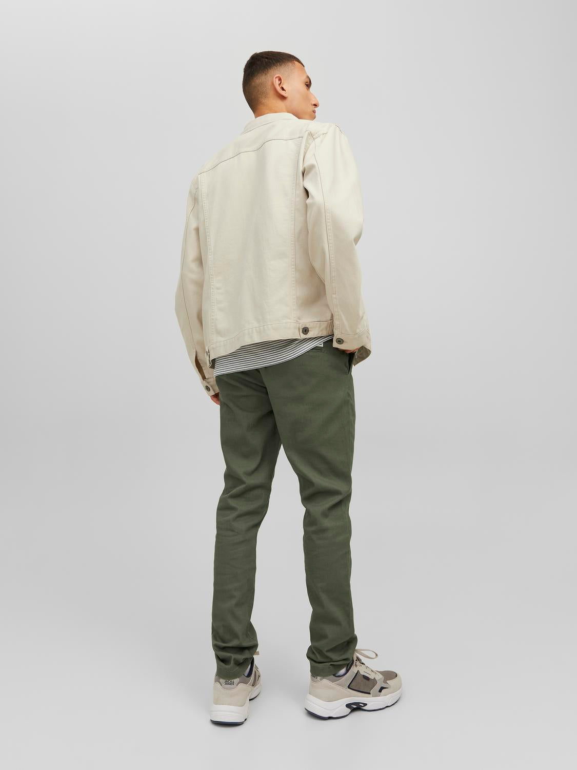 model_shot-back