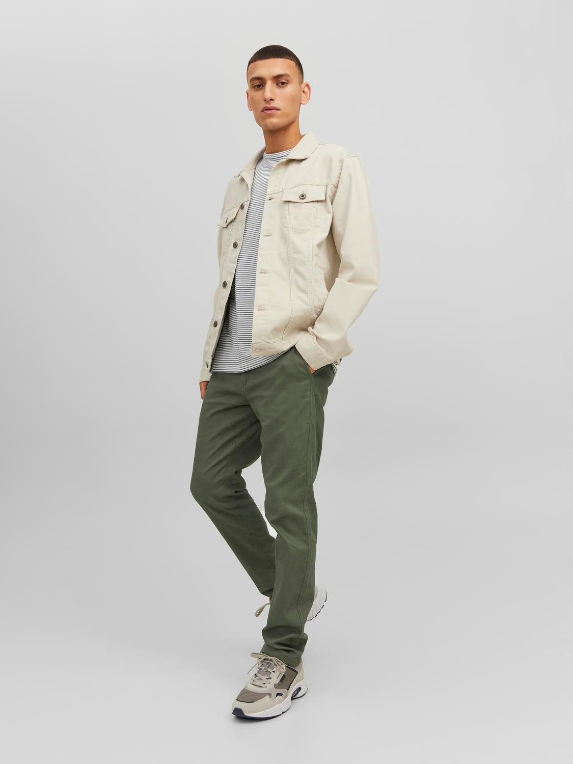 model_shot-front_full