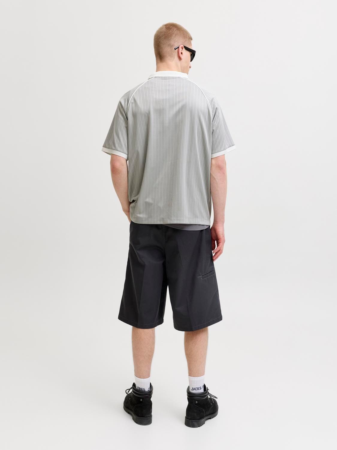model_shot-back