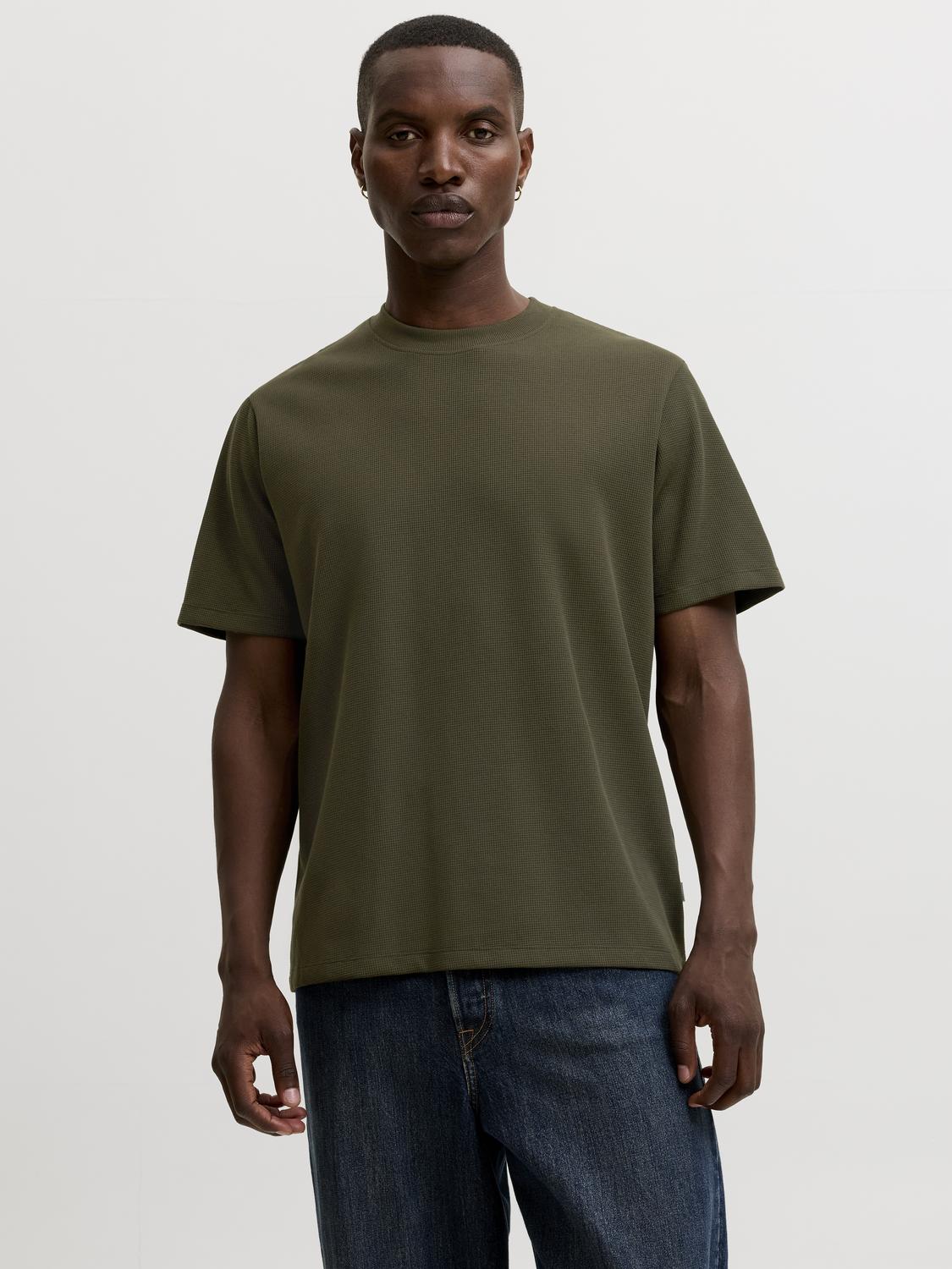 model_shot-front