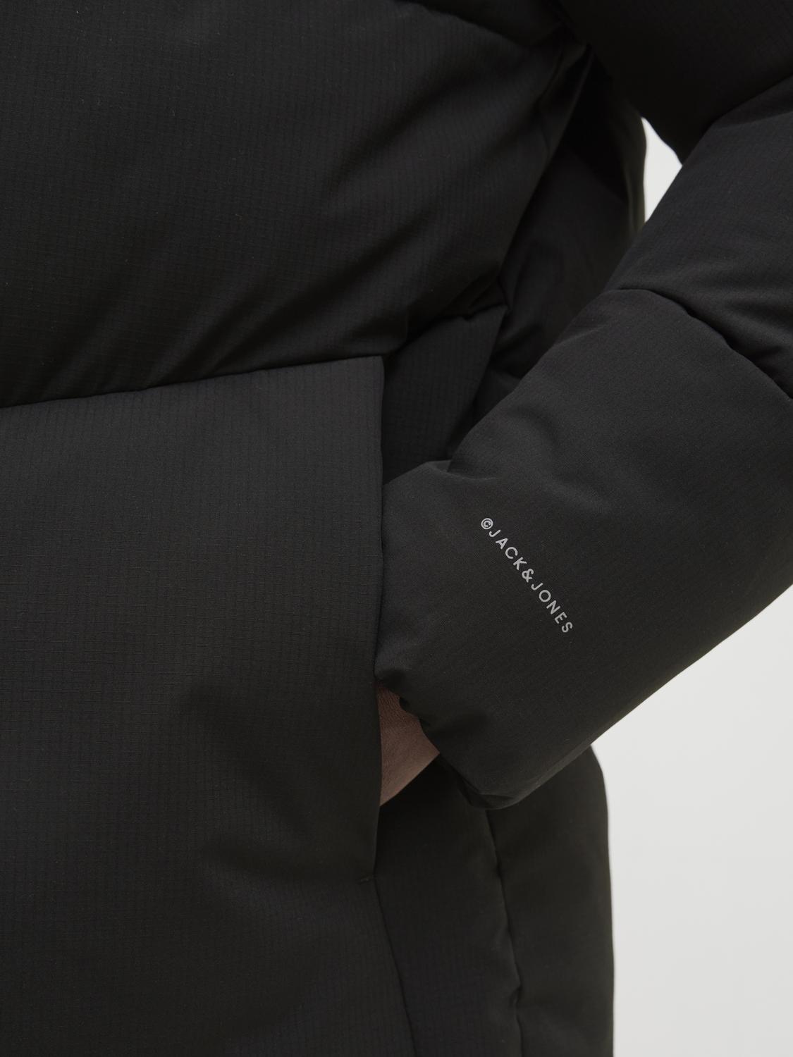 تفصيل هود برباط وسحّاب في جاكيت بوفر جاك آند جونز