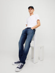 جانب بنطلون جينز جيجيمايك الأزرق مع خصر متوسط وساق ضيقة من الأسفل، مظهر عصري مريح