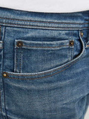 تفاصيل الجينز جيجيمايك الأزرق من الخلف مع جيوب خلفية مدببة