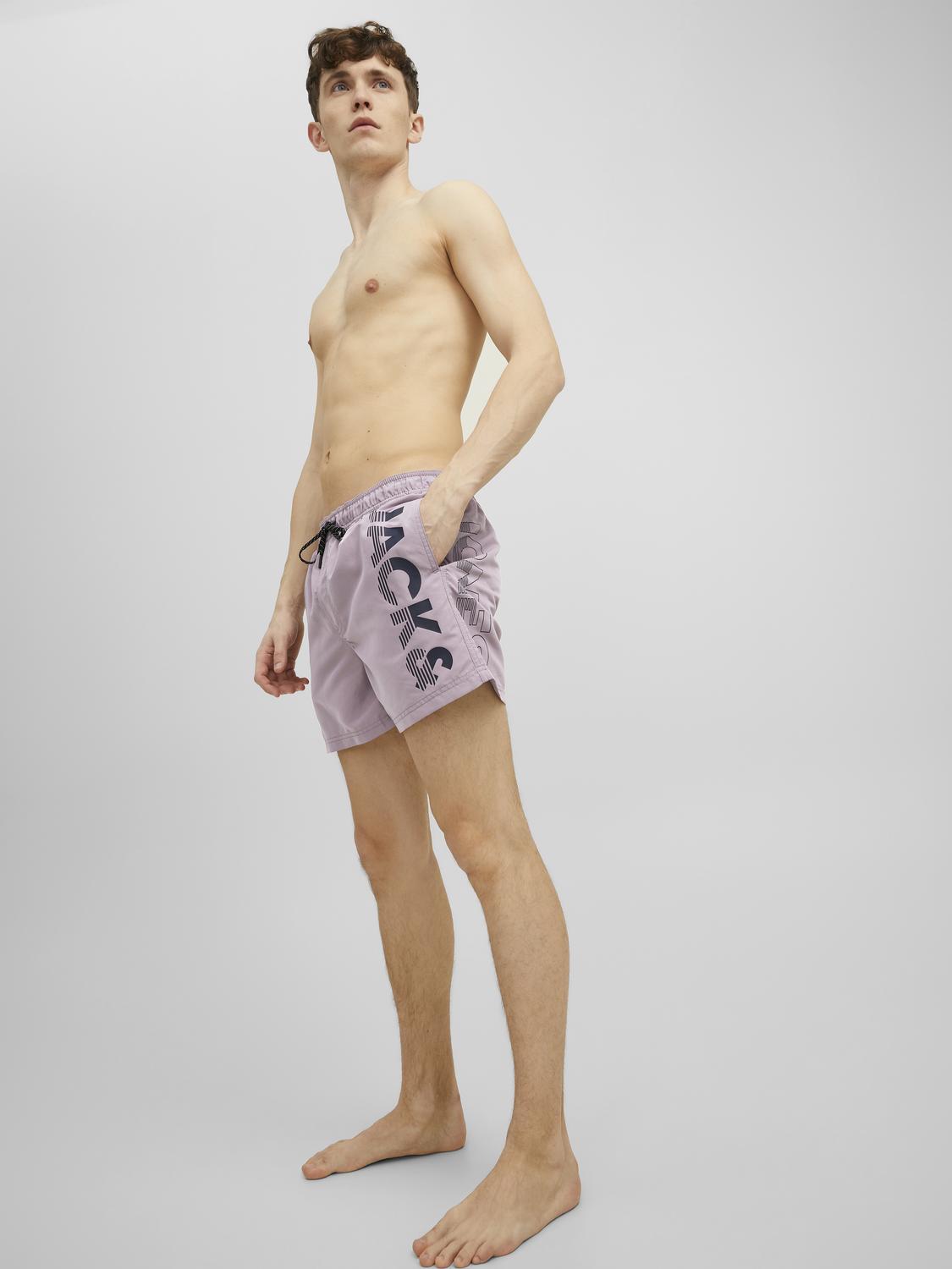 model_shot-creative