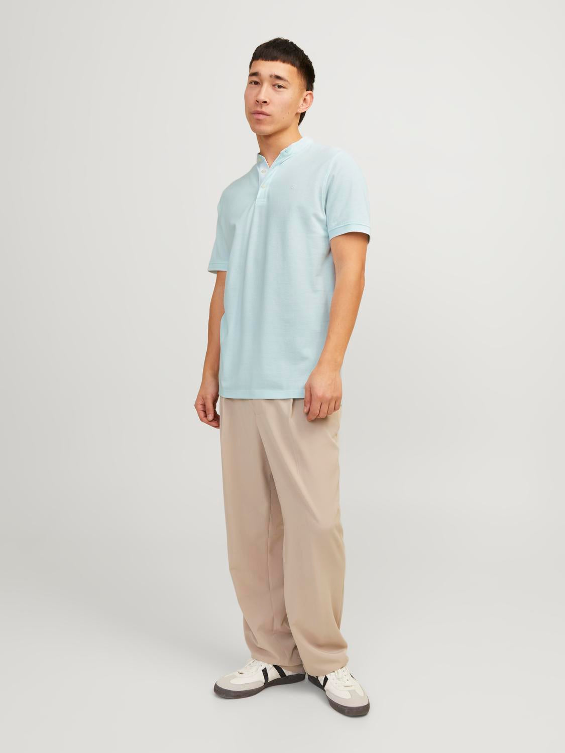 model_shot-front_full