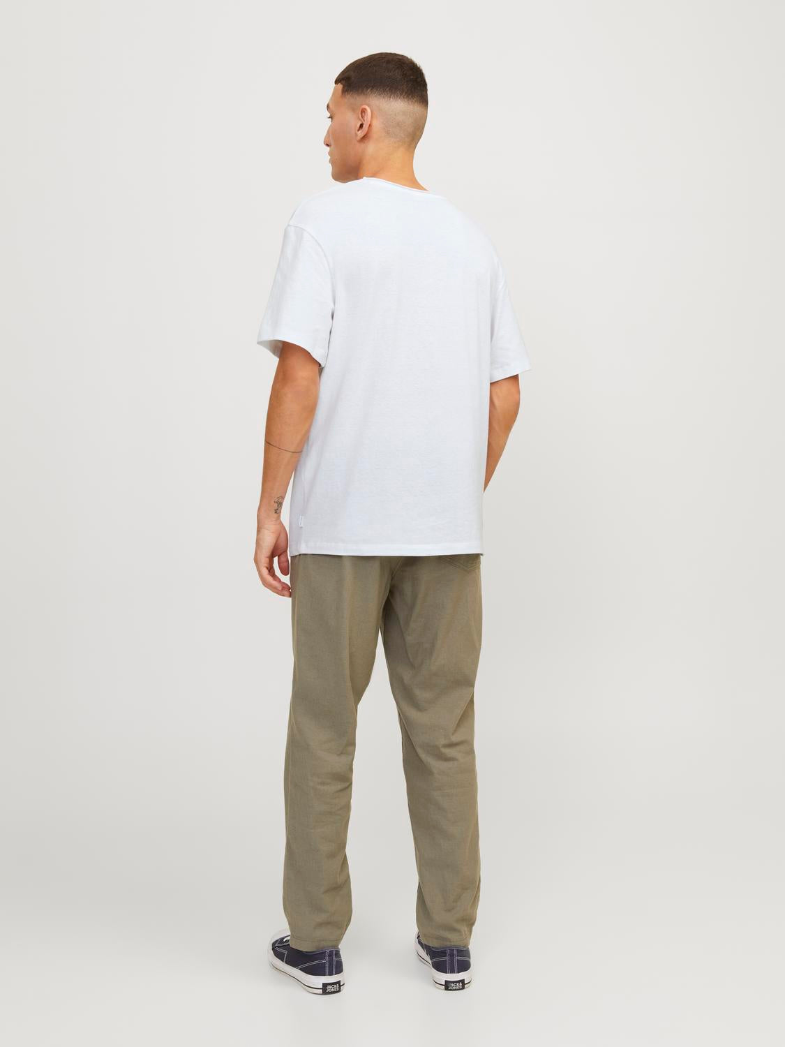 model_shot-back