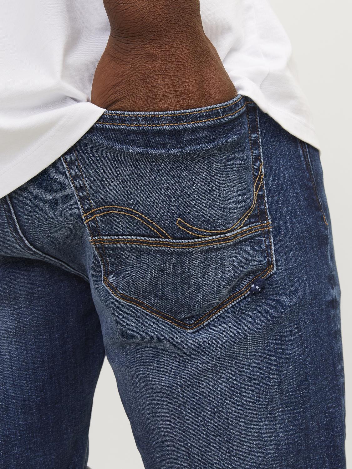 تفاصيل الجيوب الخلفية لشورت رجالي