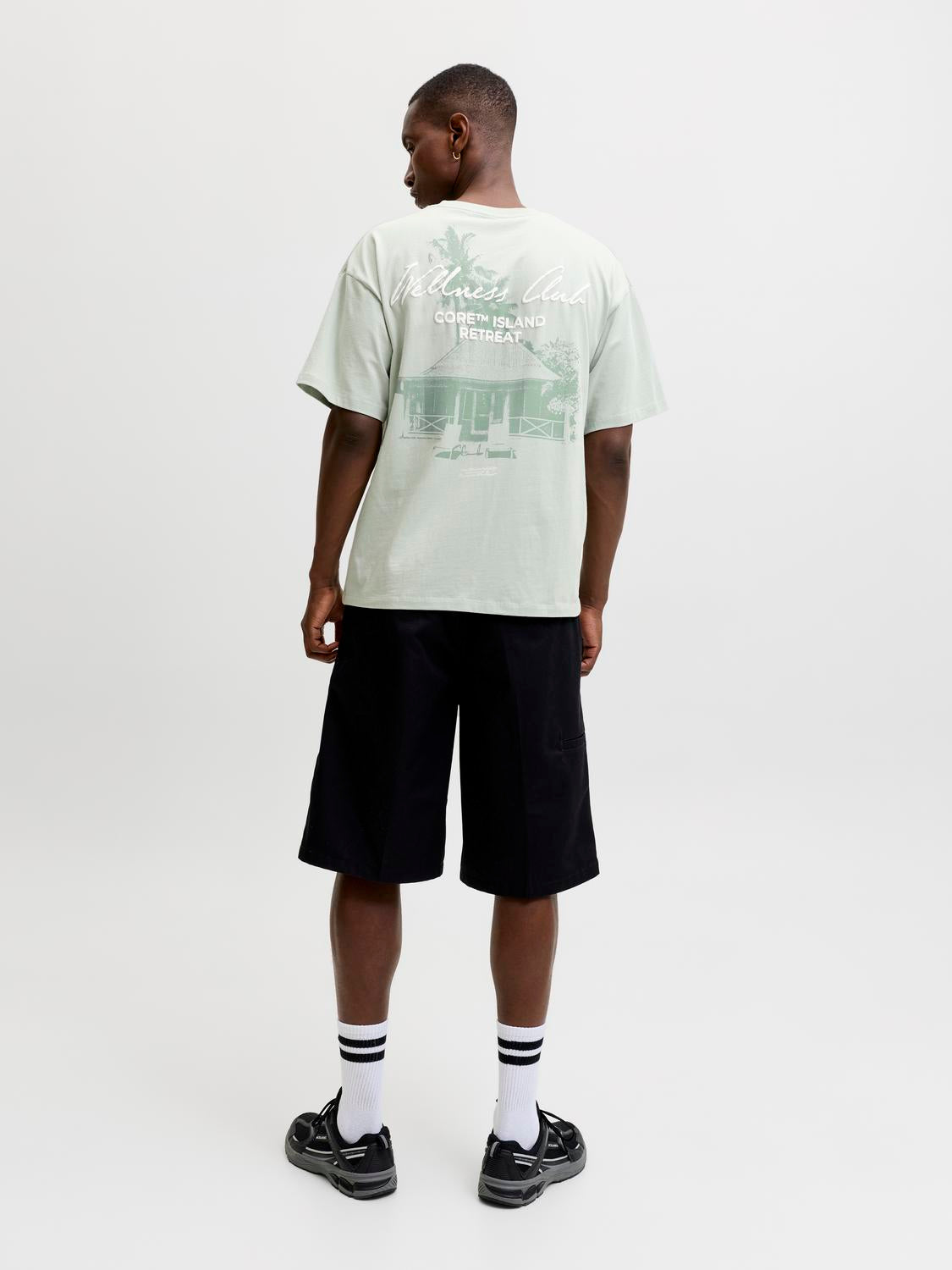 model_shot-back